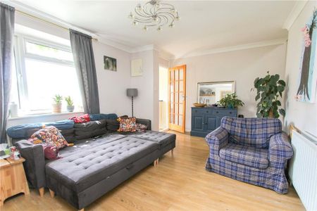 3 bedroom end of terrace house to rent - Photo 2