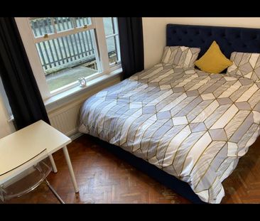 Room in a Shared Flat, Queens Court, W2 - Photo 5