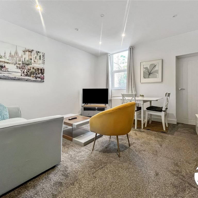 1 bedroom flat to rent - Photo 1