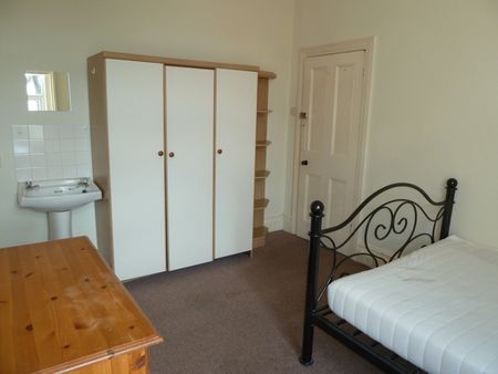 6 Bed Terraced House, Wilton Avenue, SO15 - Photo 3