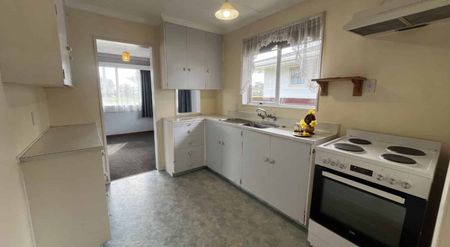 THREE BEDROOMS - CLOVERLEA - Photo 3