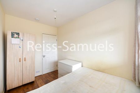 4 bedroom flat to rent - Photo 3