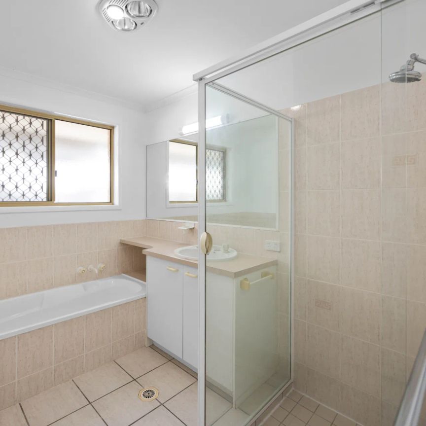 Quiet, Spacious & Convenient 3-Bedroom Retreat in the Heart of Maroochydore - Photo 1
