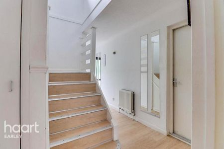 4 bedroom detached house to rent - Photo 2