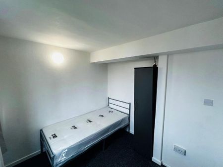 1 bedroom in a house share to rent - Photo 4