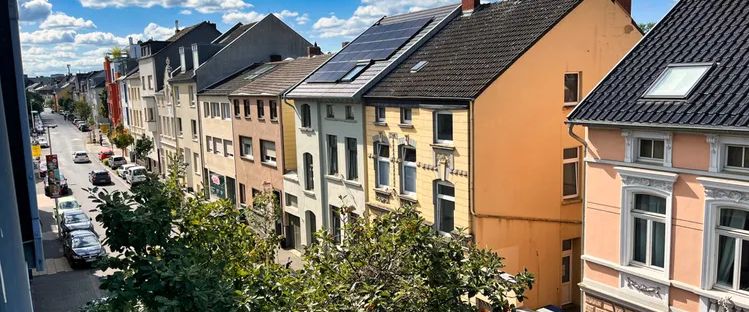 Kurzfristig bezugsfertig! Gepflegte, helle 2-Zi-Wohnung in in Beuel! 40qm, weißes Bad, Laminat...etc! - Photo 1