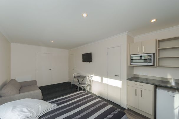 Furnished Central City Accommodation - Power Included - Photo 1