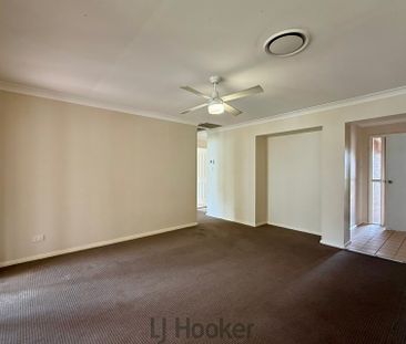 SPACIOUS FAMILY HOME - Photo 5