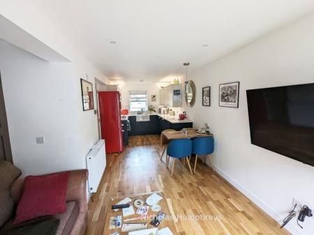 Redhall Close - Photo 2