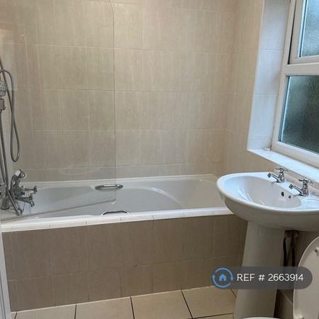 3 bedroom terraced house to rent - Photo 3