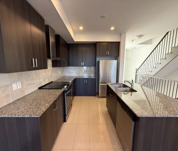 For Lease - 314 Clay Stones Street, Newmarket, Ontario - Photo 5