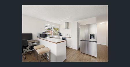 IMMACULATE UNIT IN PRIME LOCATION! - Photo 4