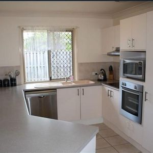 Lovely Low Set Brick Family Home, Close to All Amenities - Photo 3