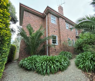 2/34 Manningham Street, Parkville VIC 3052 - Photo 1