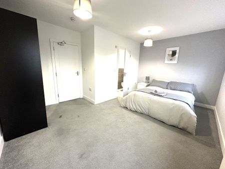 Elmshott Lane, Slough - Photo 5