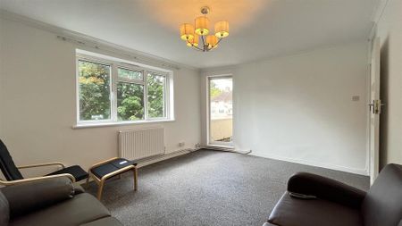 3 bedroom apartment to rent - Photo 2