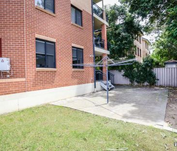 “Pet Friendly Unit with Large Courtyard” - Photo 1