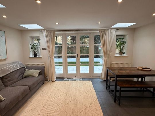 2 Bed Flat, Comyn Road, SW11 - Photo 1