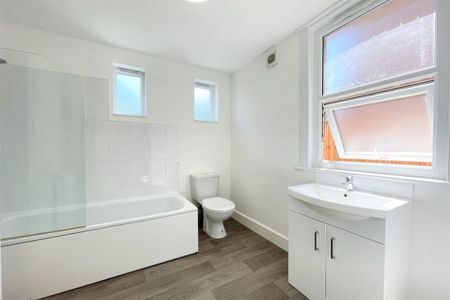 3 bed House Bishops Road, CM1 - Photo 2
