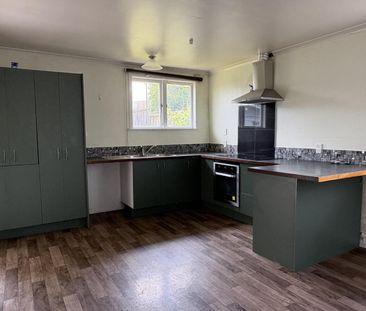 Three bedrooms, Large corner section! - Photo 4