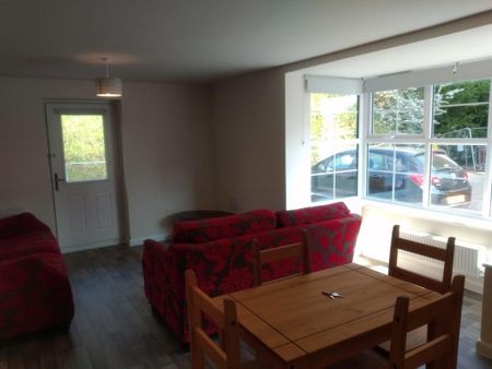 2 bedroom flat to rent - Photo 3