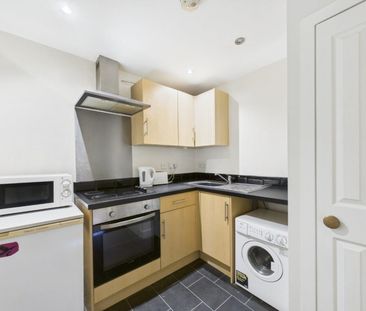 Flat 4 41A Briggate, Shipley - Photo 1