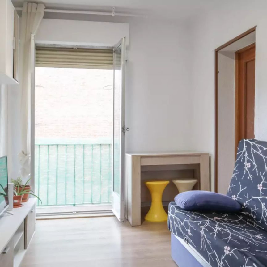 Single Bed in Rooms for rent in 4-bedroom apartment in Opañel, Madrid - Photo 1