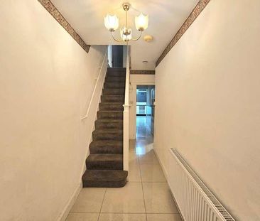 Mornington Crescent, Hounslow, TW5 - Photo 1