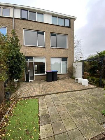 Te huur: Huis Kikkerveen 302 in Spijkenisse - Photo 4