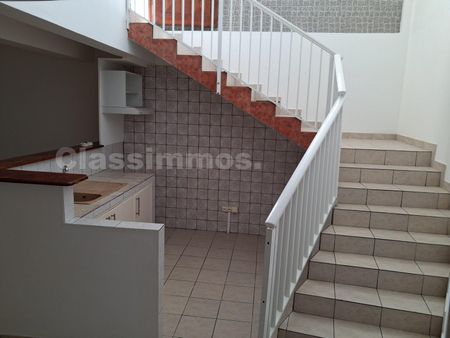 Location Appartement 3 pièces 65m² GROS MORNE 97213 - Photo 2