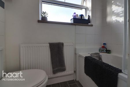 3 bedroom semi-detached house to rent - Photo 4