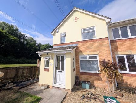 3 bedroom end of terrace house to rent - Photo 4