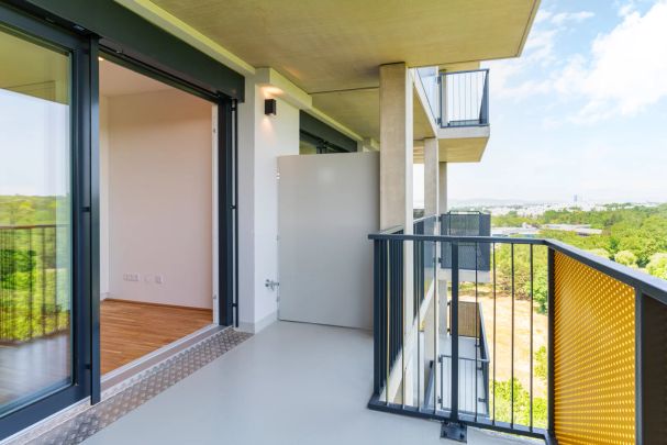 Atemberaubender Fernblick – pure Entspannung auf dem großzügigen Balkon garantiert. - Photo 1