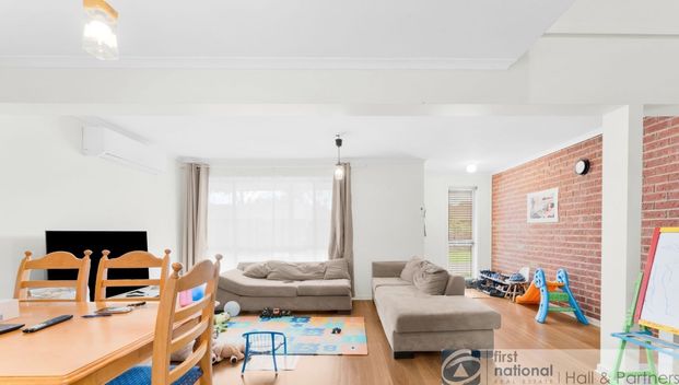 Low-Maintenance Lifestyle in a Prime Hallam Location - Photo 1