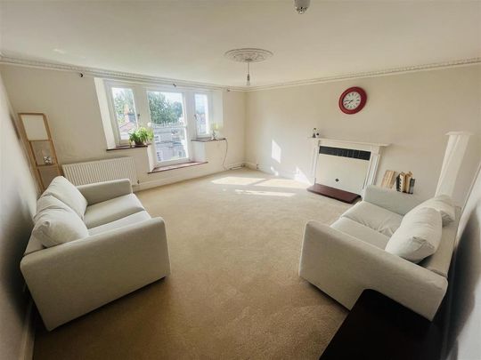 3 bedroom flat to rent - Photo 1