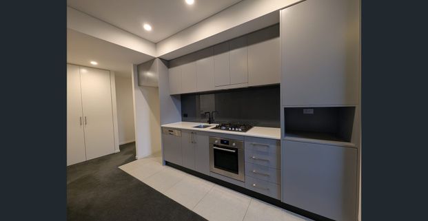 Modern One BEDROOM APARTMENT - Photo 1