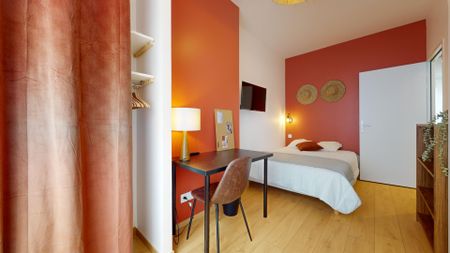 ROUGET DE L'ISLE Roommate 4 Bedrooms at Saint Etienne - Photo 2