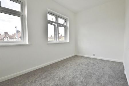 2 bedroom Flat To Let - Photo 5