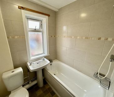 4 bedroom terraced house to rent - Photo 6
