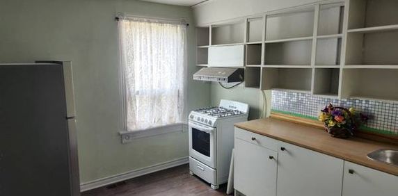 1 bedroom plus utilities - Photo 2