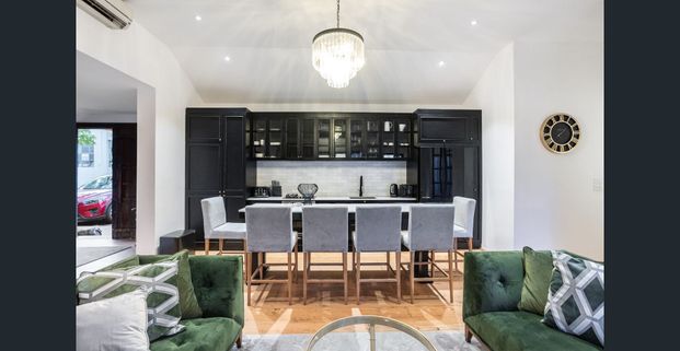 North Facing Luxury Northcote Villa / Townhouse. RENTAL WITH UTILITIES - Photo 1