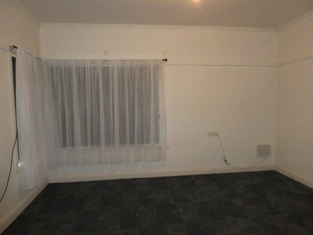 3 BEDROOM FAMILY HOME - Photo 2