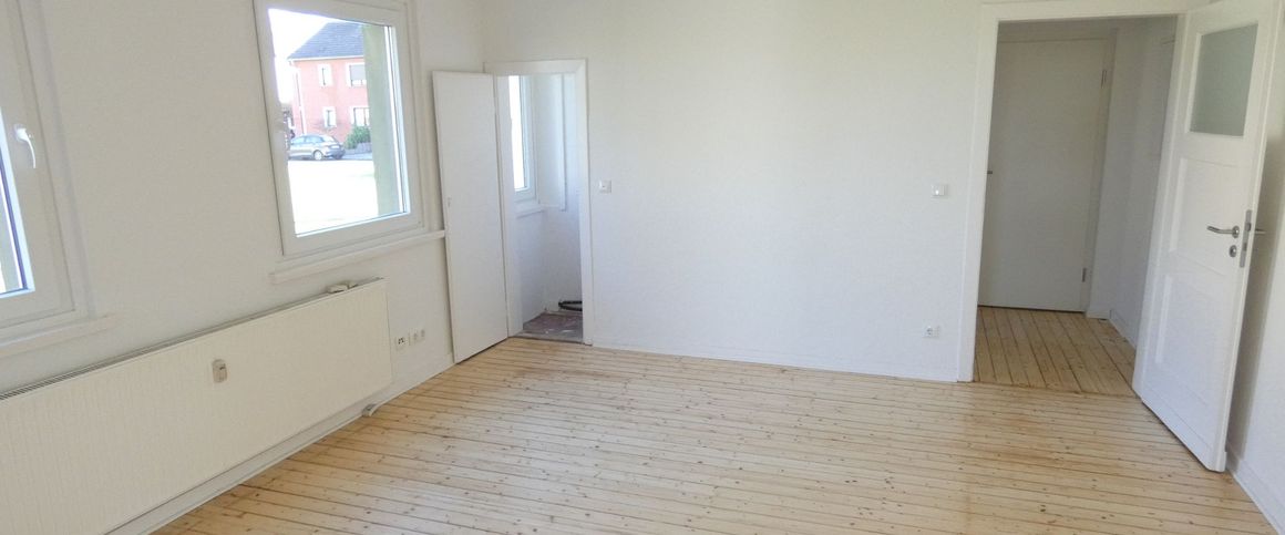 Modernisierte Wohnung mit großem Balkon - Foto 1