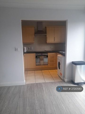 1 bedroom penthouse to rent - Photo 5