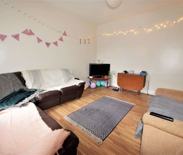 5 bedroom House in Hessle Place, Leeds - Photo 1