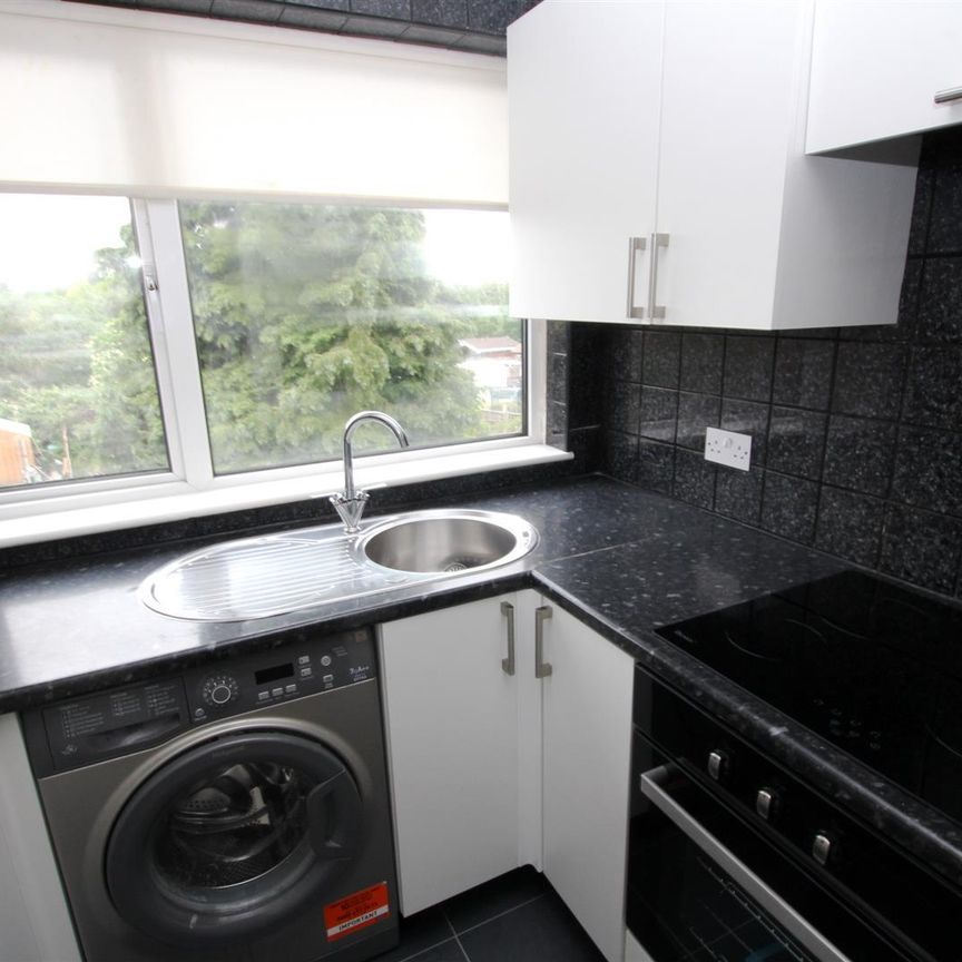 2 bedroom Maisonette to let - Photo 1