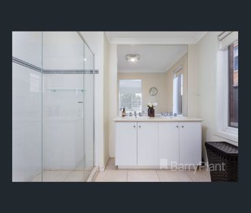 3 Coombes Court, Point Cook, Vic 3030 - Photo 6