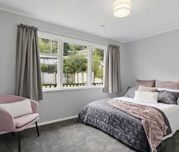 Sunny spot in Stokes Valley - Photo 6