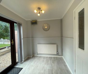 2 bedroom Semi-Detached House to let - Photo 2