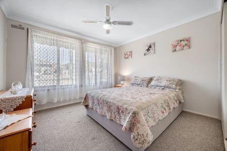 Comfortable Family Living in a Quiet Leumeah Pocket - Photo 3